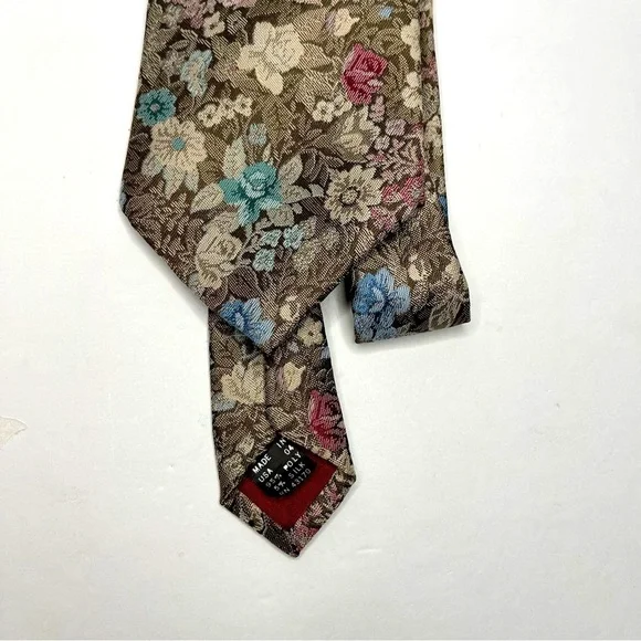 Vintage VAN HEUSEN Floral Tie 95% Polyester 5%Silk Wedding Special Occasion Tie - Picture 3 of 6
